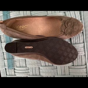 Tan Vionic wedge shoes